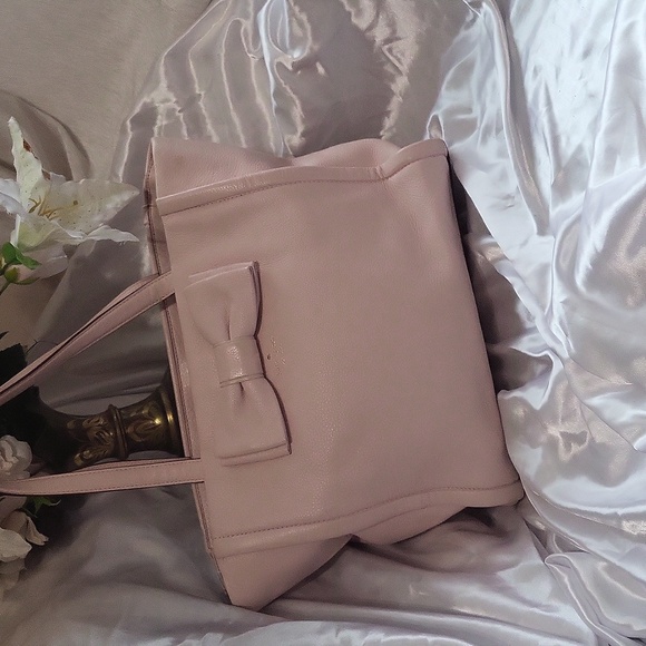 kate spade Handbags - Kate Spade leather tote